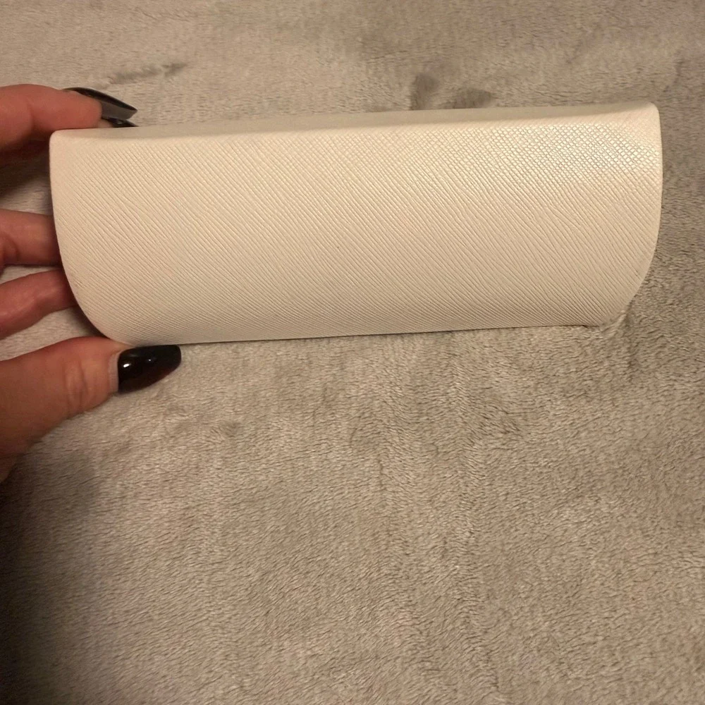 Michael Kors Eyeglass Case White Hard Shell Snap Closure‎ EUC